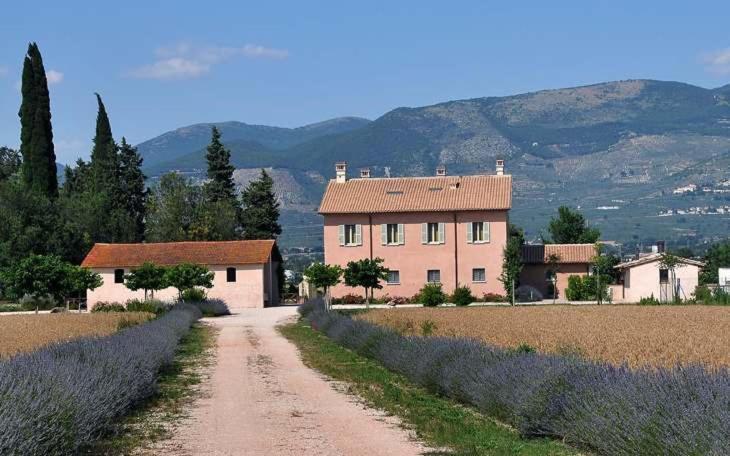 Country House Casco Dell'Acqua เตรวี ภายนอก รูปภาพ