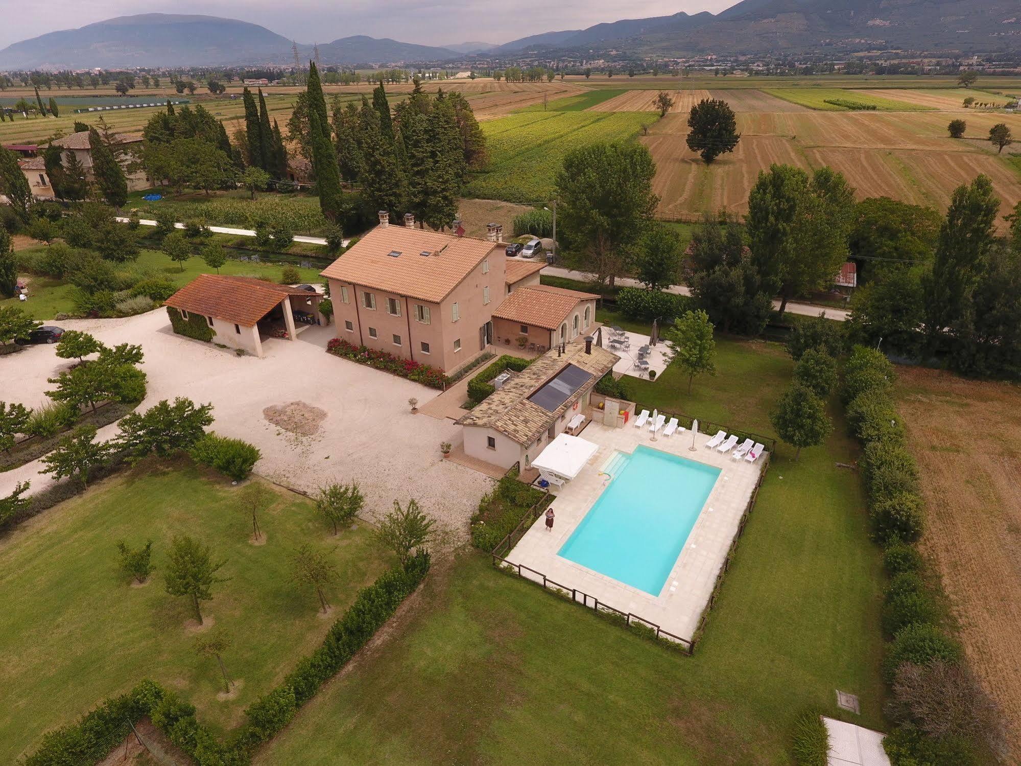 Country House Casco Dell'Acqua เตรวี ภายนอก รูปภาพ